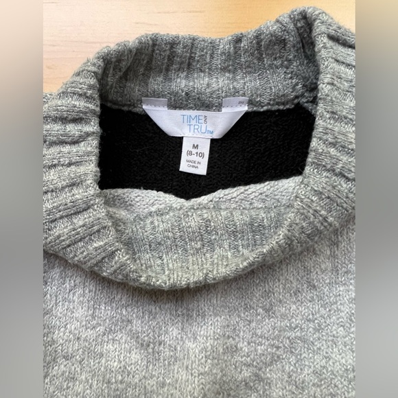 TIME and TRU - Women’s knit Sweater /Soft Lightweight Top/ Colors Gray & Black - Picture 2 of 7